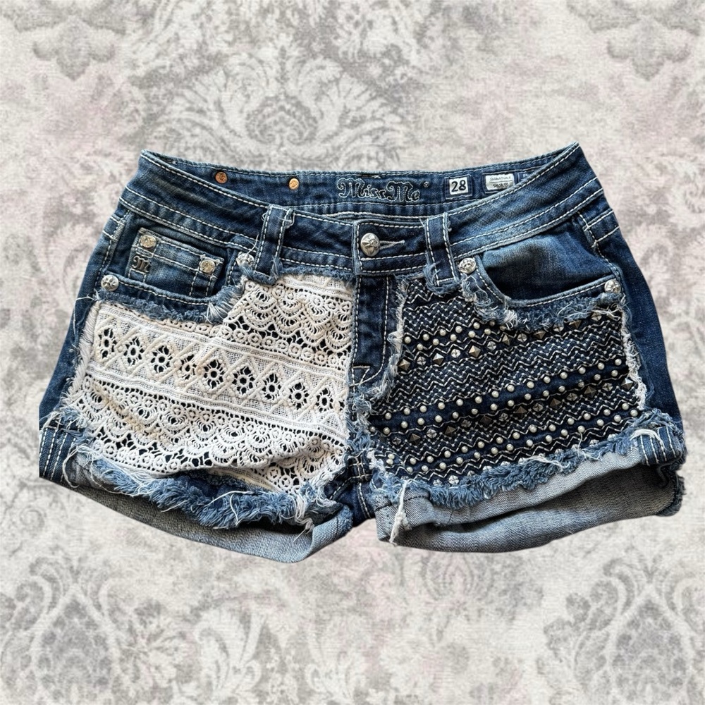 Miss Me Lace Embroidered Studded Dark Wash Women’s Size 28 Denim Shorts